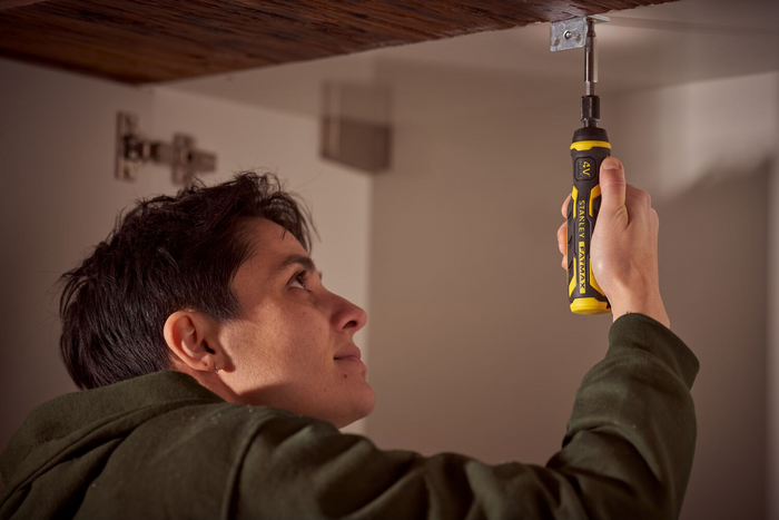 STANLEY Ασύρματο κατσαβίδι 4V με φορτιστή και μύτες