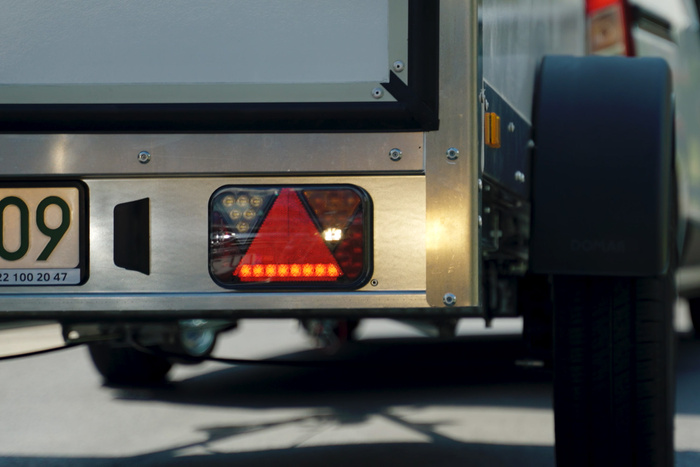 Το πίσω φως Fristom FT-270 LED 6 λειτουργεί σωστά