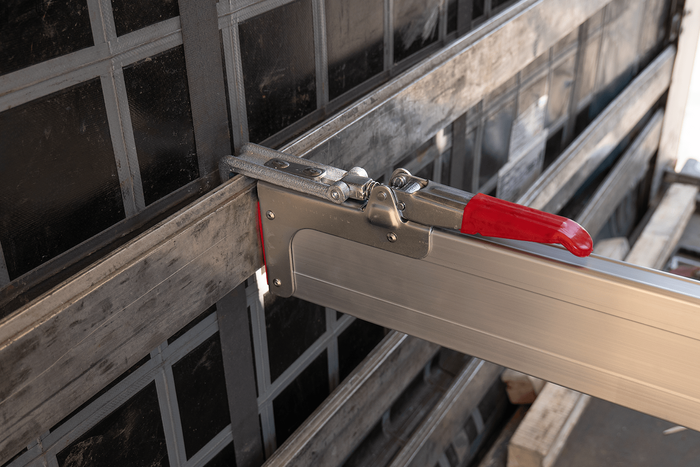 Πλευρική δοκός UNITRAILER για στερέωση φορτίου 2100-2400 mm