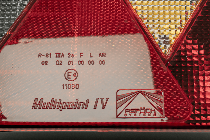 Το πίσω φως ASPÖCK MULTIPOINT IV 5 λειτουργεί δεξιά