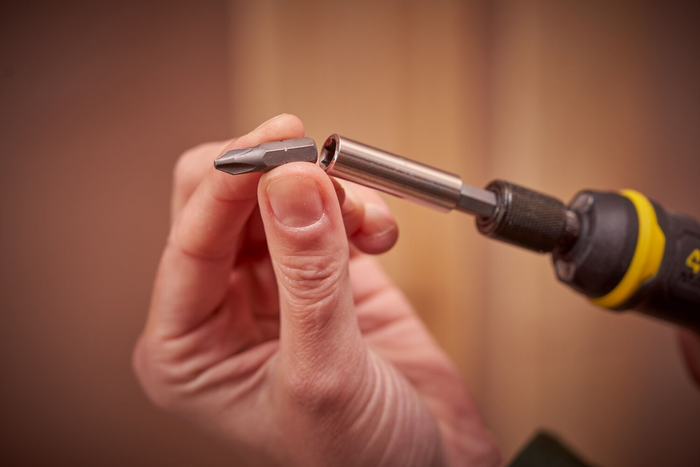 STANLEY Ασύρματο κατσαβίδι 4V με φορτιστή και μύτες