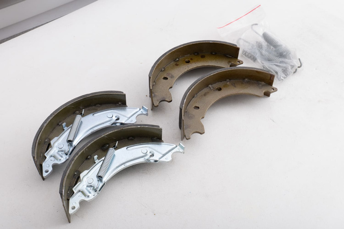 OUTLET Σιαγόνες φρένων για φρεναρισμένους άξονες KNOTT 200x50 ΣΕΤ