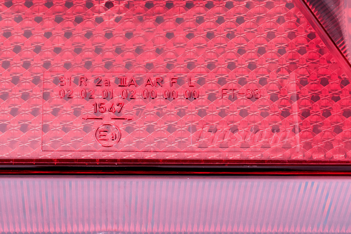 Το πίσω φως FRISTOM FT-088 bayonet 6 λειτουργεί δεξιά