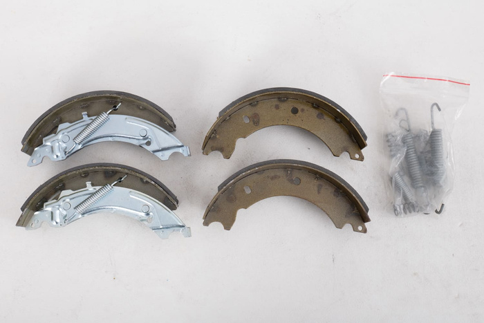 OUTLET Σιαγόνες φρένων για φρεναρισμένους άξονες KNOTT 200x50 ΣΕΤ