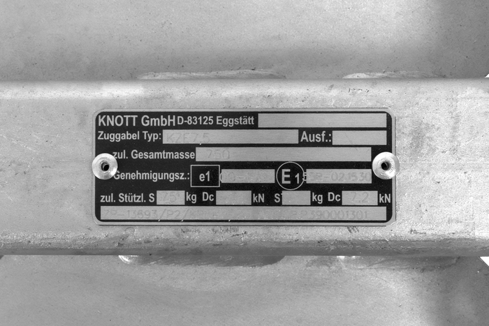 Ρυμουλκούμενο KNOTT KQ14-A+KZE7.5 με μπίλια για ρυμουλκούμενο 1400kg με ράβδο έλξης τύπου V