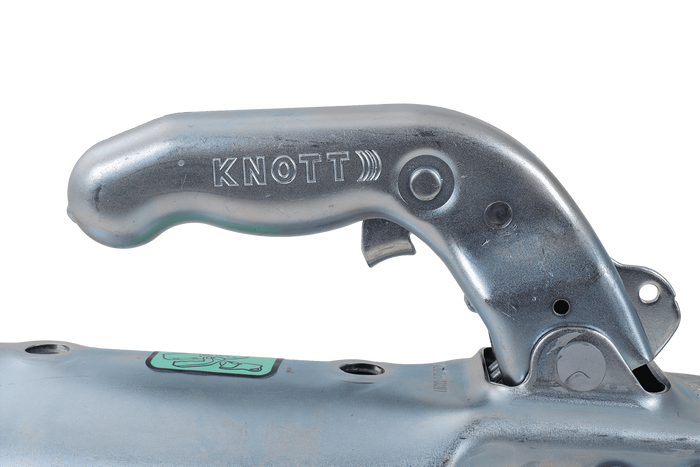 Ρυμουλκούμενο KNOTT K7.5-E με σφαιρική ράβδο για ρυμουλκούμενο 750kg με σωληνωτή ράβδο έλξης 70mm