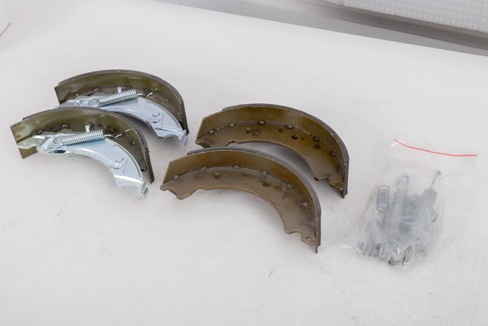 OUTLET Σιαγόνες φρένων για φρεναρισμένους άξονες KNOTT 200x50 ΣΕΤ