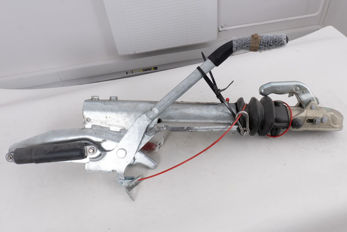 Συσκευή υπερκάλυψης OUTLET KNOTT KF27B με κοτσαδόρο K27A για ρυμουλκούμενο 2700 kg με ράβδο έλξης τύπου V