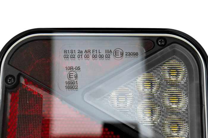 Το πίσω φως FRISTOM FT-270 LED CANBUS 6 λειτουργεί σωστά