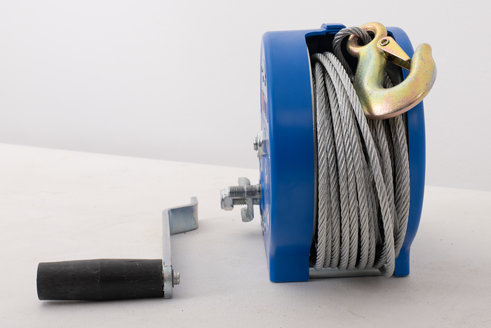 OUTLET Χειροκίνητο βαρούλκο για τρέιλερ KNOTT 1135kg με ατσάλινο σχοινί