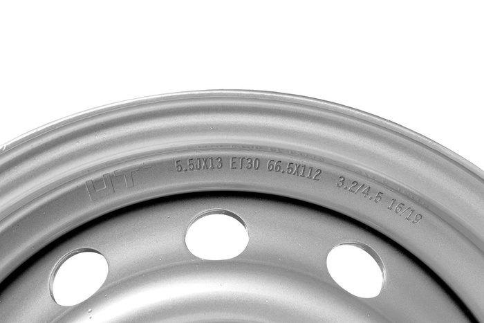 Ατσάλινο χείλος για το τρέιλερ UNITRAILER 5.5Jx13"H2 5x112 ET:30